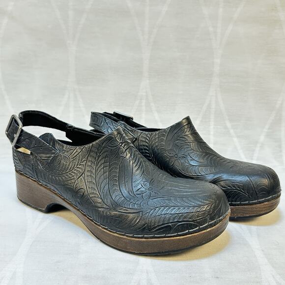 Bella Vita Starlee sz 8 Clogs Heel Strap Slip Resistant Black Tooled Leather - Picture 2 of 10